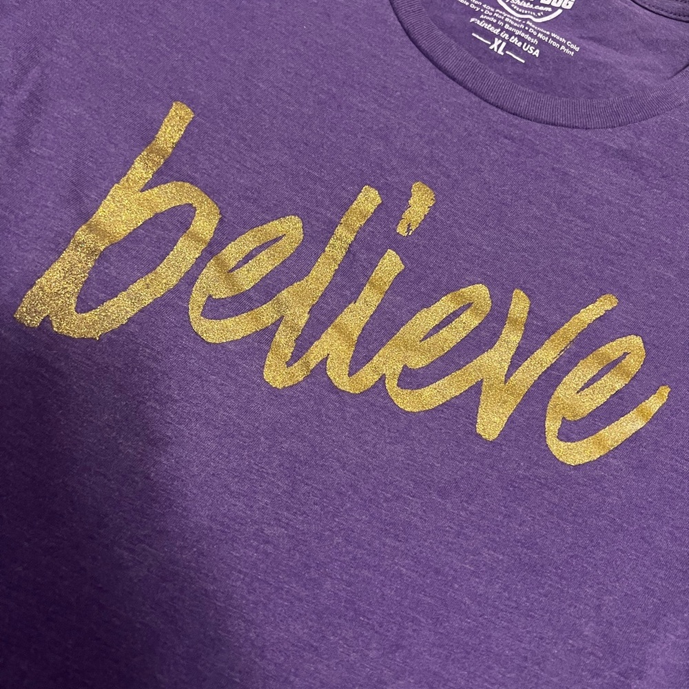 T-Shirt with Gold 'Believe' Print Woman’s XL - Picture 2 of 2